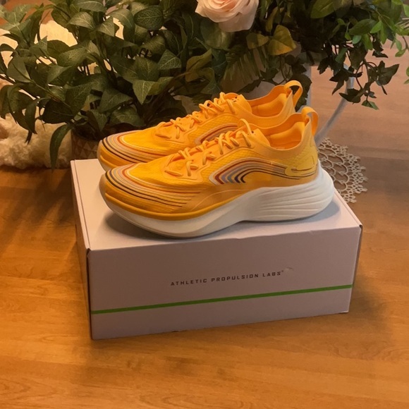 APL - Women's Streamline Sneakers - NEW - Picture 1 of 5